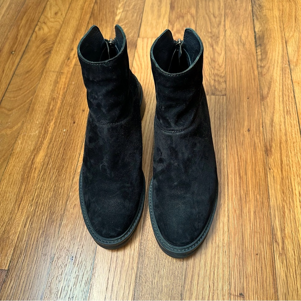 LD Tuttle Suede ankle boots